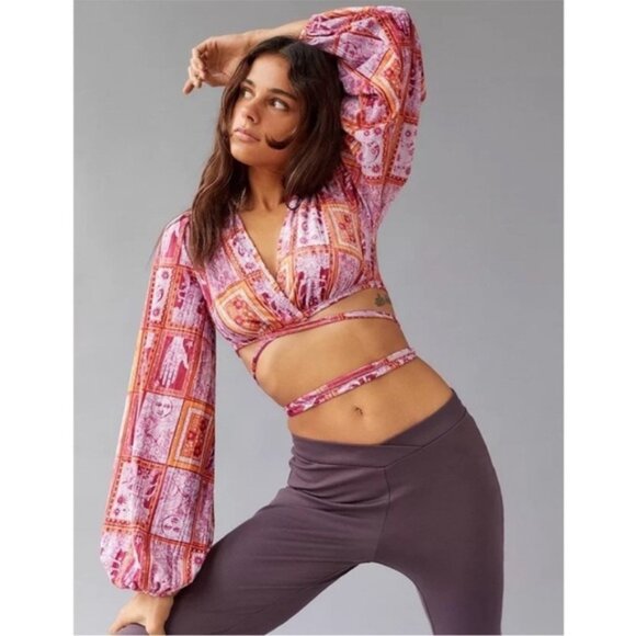 Urban Outfitters | Florentina Wrap Top Crop Long Sleeve Crushed Velvet Pink New - Picture 1 of 8